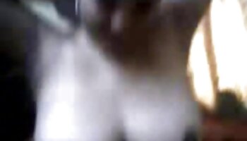 Sexy morena dançando vídeo pornô de desenho grátis provocações na câmera